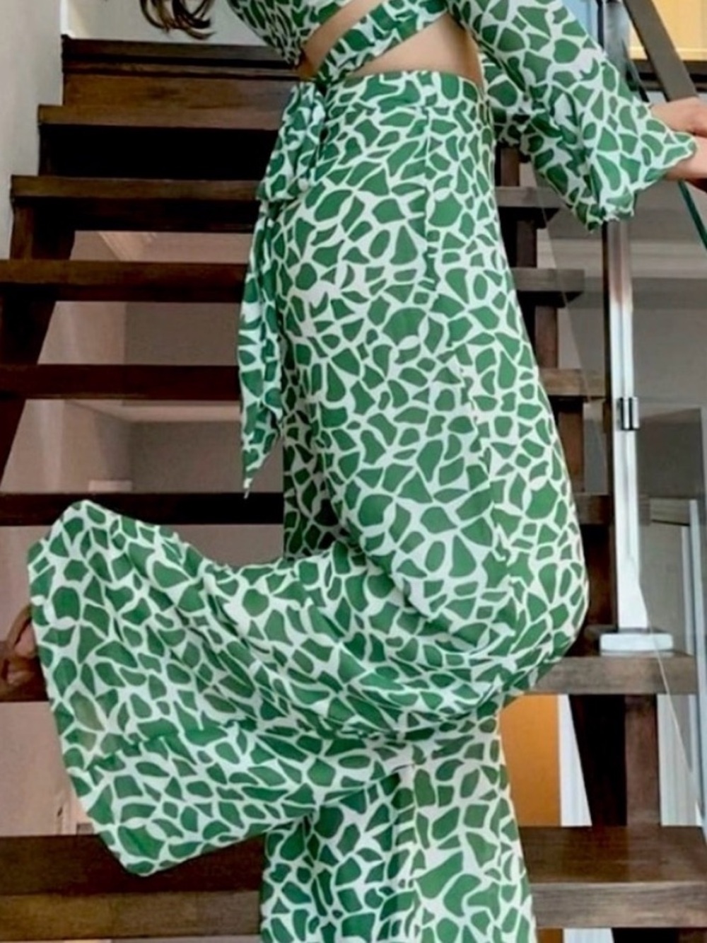 Dynamite Hutton Wide Leg Pants Size 4 Green Abstract Print